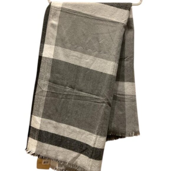 Just Cozy plaid fringe trim blanket scarf NWT - Picture 3 of 4